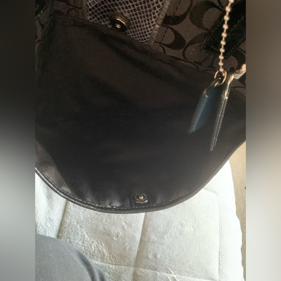 Coach signature python striped tote/shoulder Canvas handbag, black preowned - Picture 4 of 9